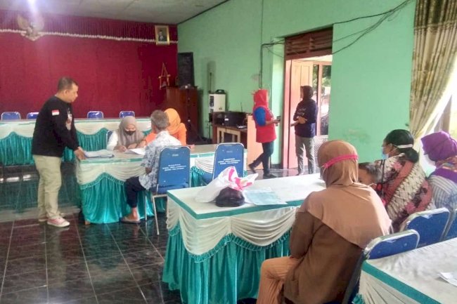 Penyaluran Bansos Sembako bagi warga Delanggu melalui PT. POS INDONESIA