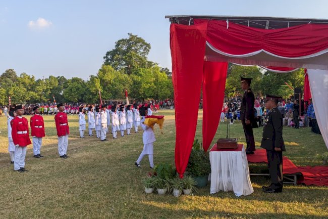 Semarak Upacara Penurunan Bendera di Delanggu dengan Flashmob dan Aubade