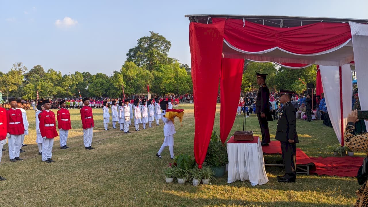 Semarak Upacara Penurunan Bendera di Delanggu dengan Flashmob dan Aubade