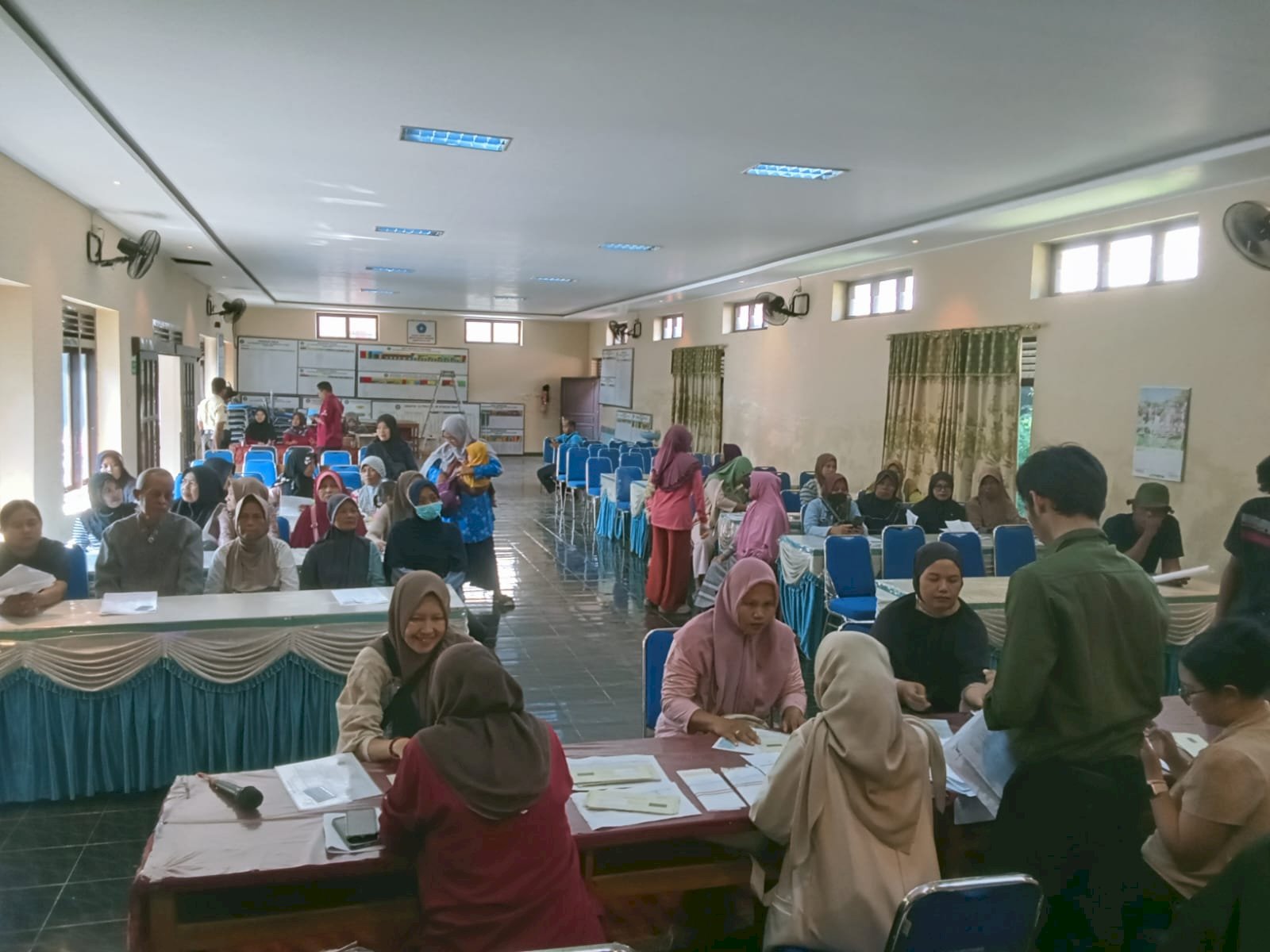 Pembagian Kartu Keluarga Sejahtera di Kecamatan Delanggu